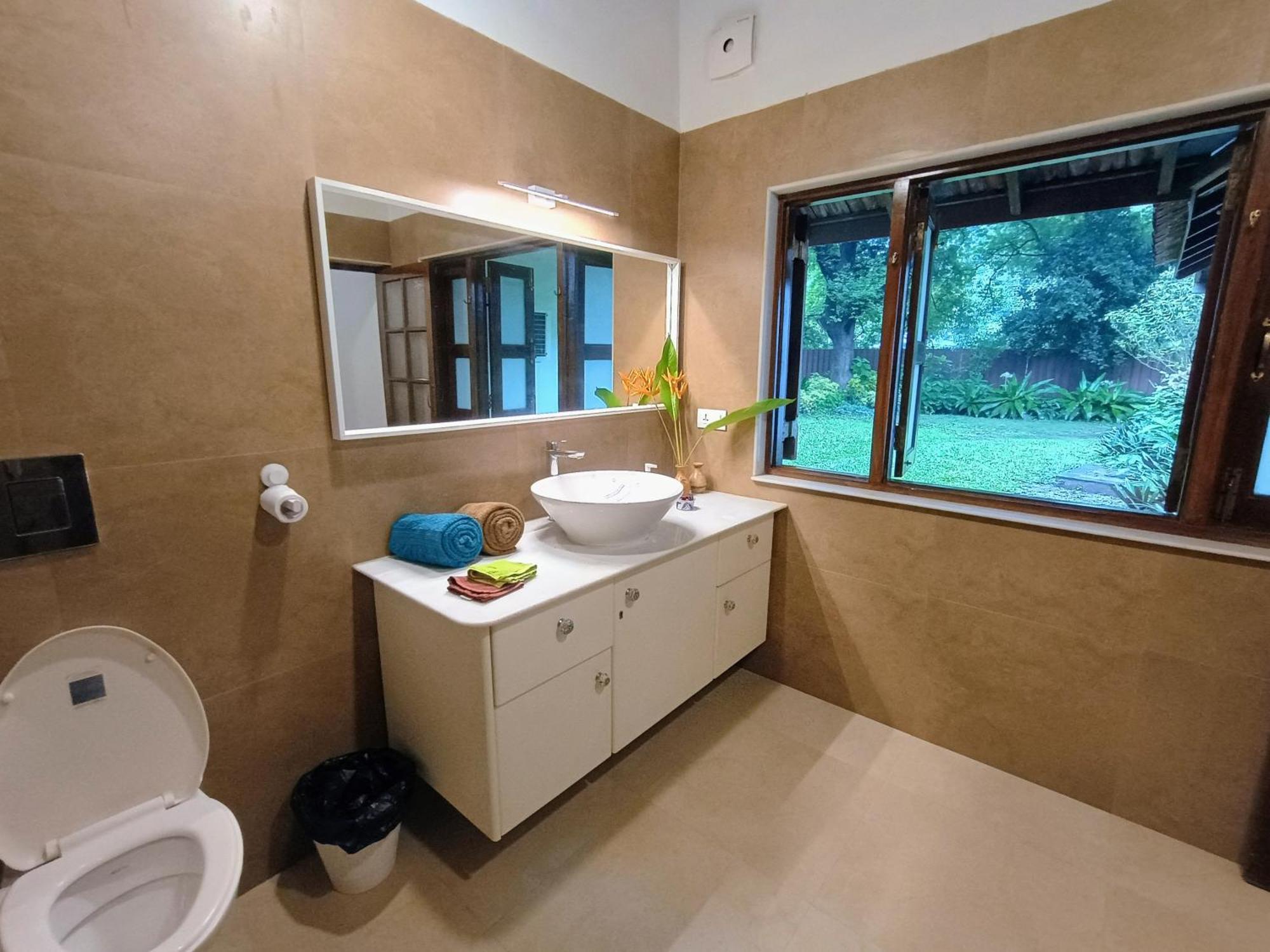 Banyan House - Luxurious 4 Bedroom Villa On One Acre, Near The Beach นาโกน ภายนอก รูปภาพ